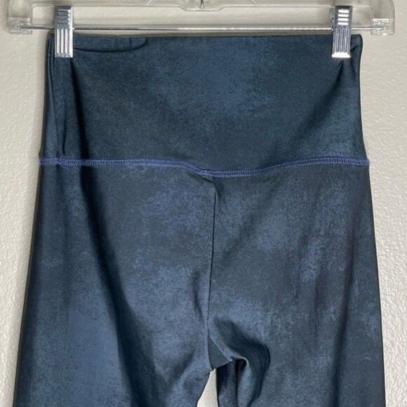 Onzie Women's Blue Graphic Tie Dye Midi Flow Leggings Size Medium - Picture 4 of 12